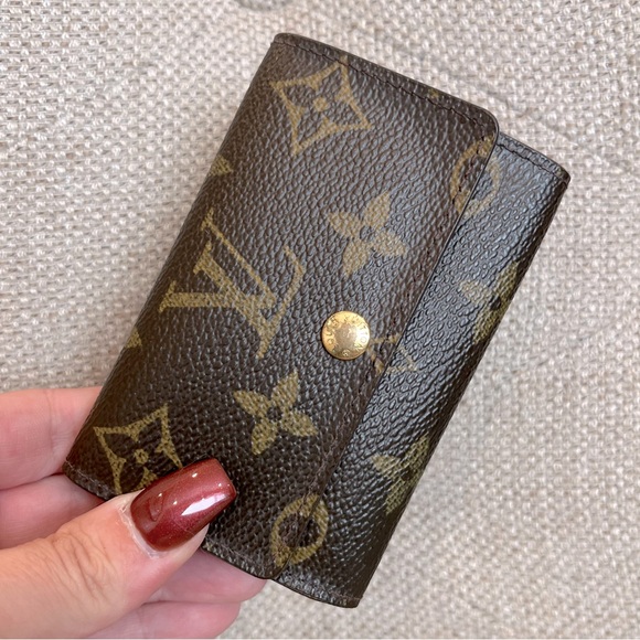 Louis Vuitton Monogram 6 Ring Key Case - Picture 1 of 10